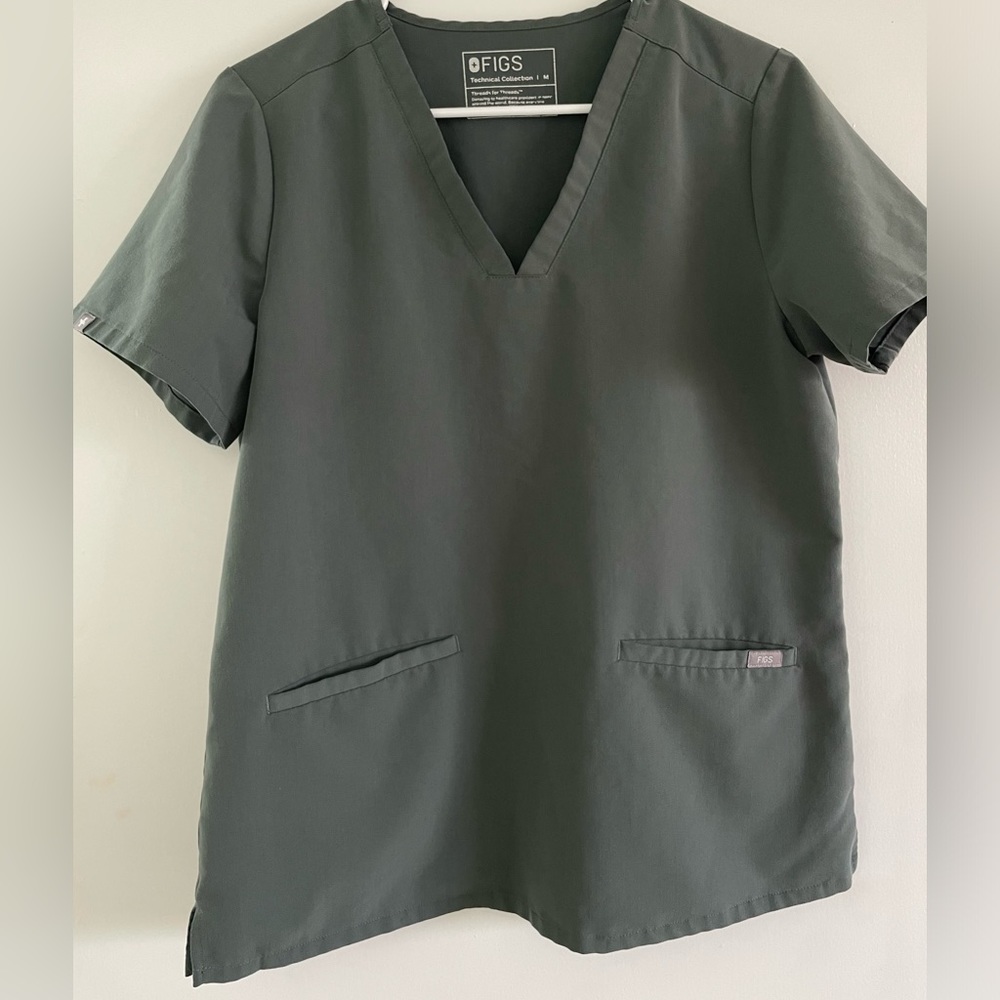 Figs Casma Women’s top. Size Medium. Great condition!
